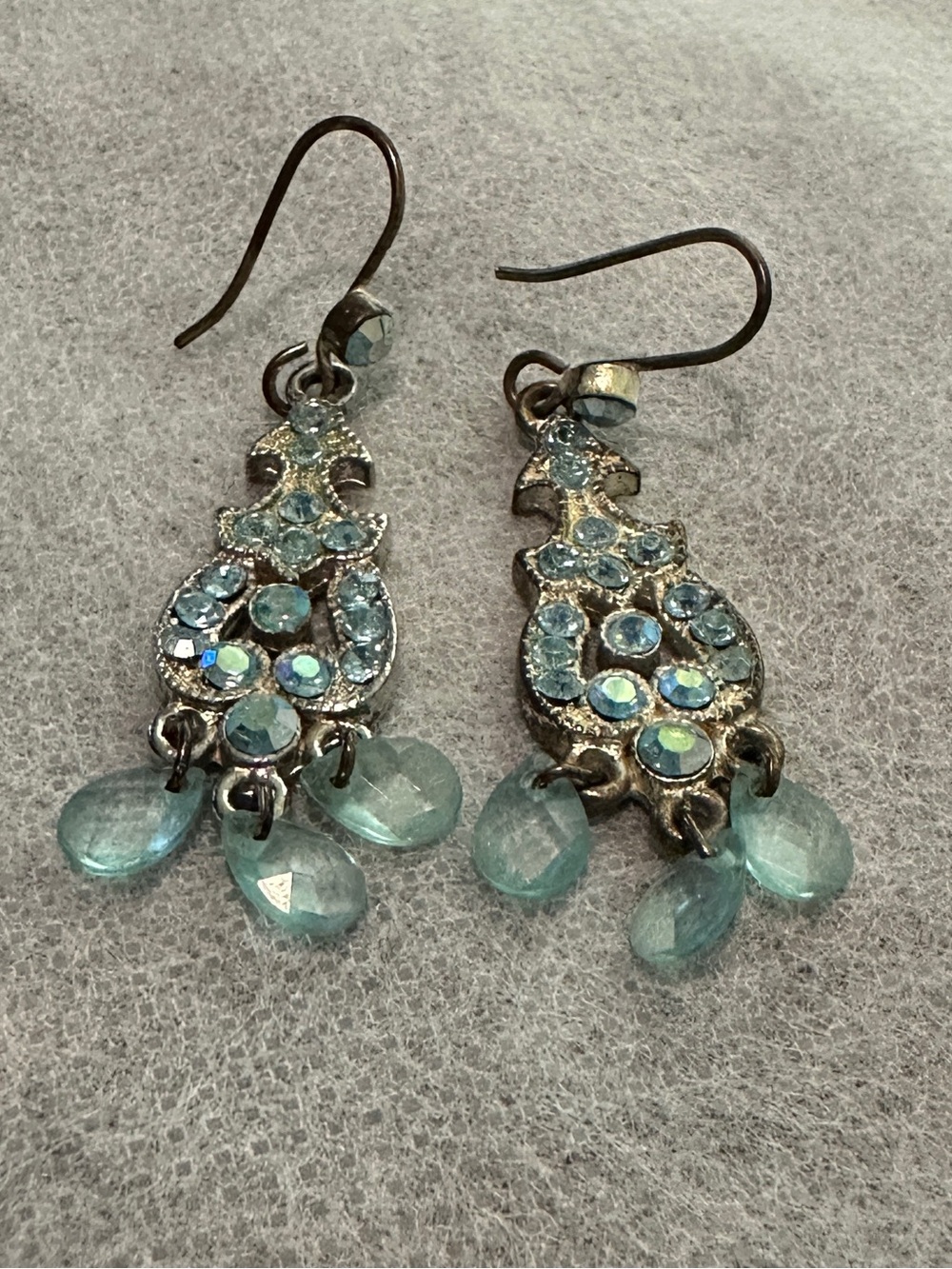Vintage-Inspired Aqua Crystal Drop Earrings - Unbranded